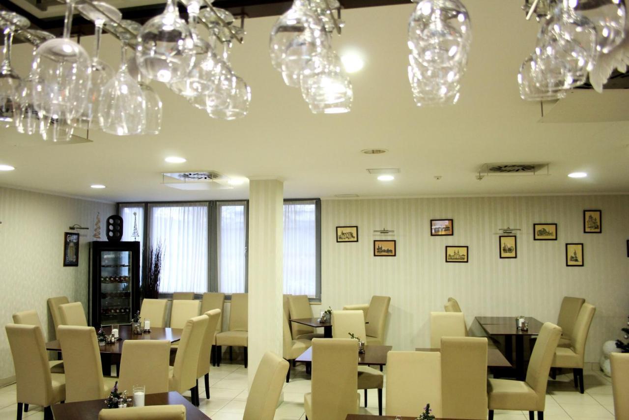 Corner Hotel Angyalfoeld บูดาเปสต์ ภายนอก รูปภาพ